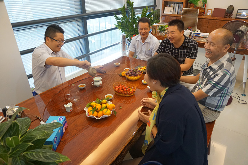 湖南商會(huì)家具協(xié)會(huì)會(huì)長(zhǎng)李祖成先生到訪漆強(qiáng)化工